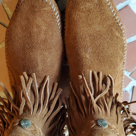 Minnetonka low moccasins with hard bottem - Picture 4 of 7